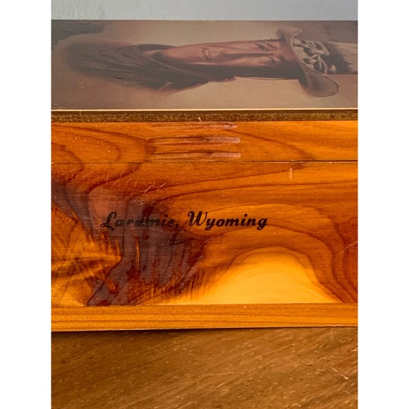 VTG John Wayne Wooden Keepsake Box Cedar? Hinged - Picture 6 of 12